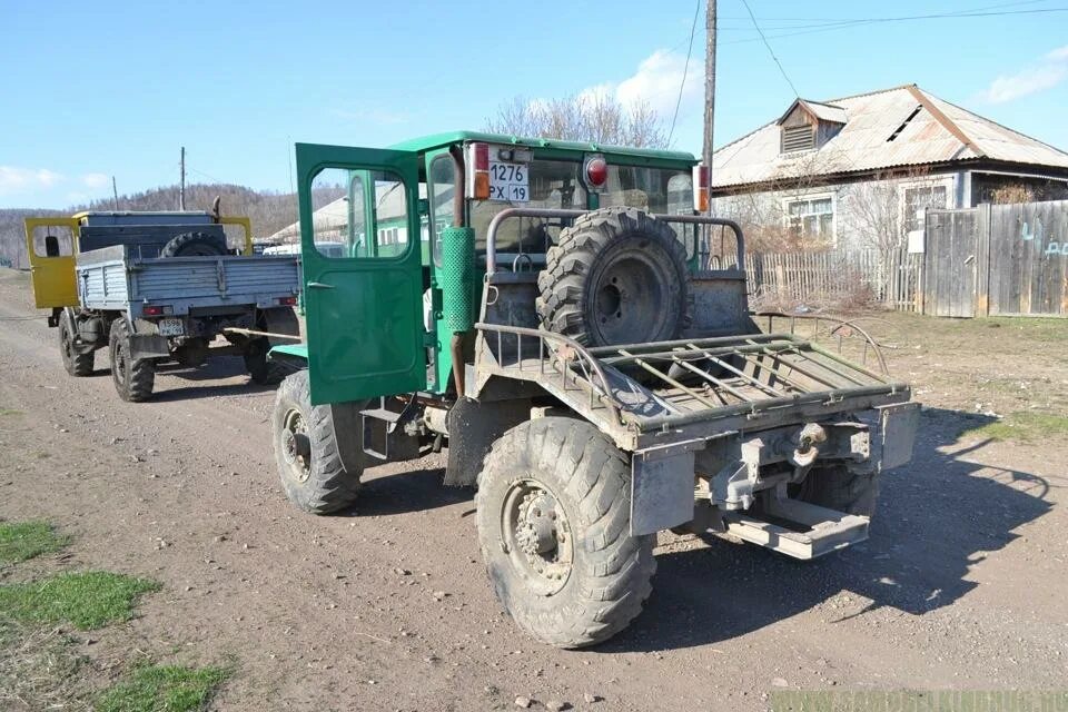 Самодельный газ 66. Трактор ГАЗ 66. Самодельный трактор колеса ГАЗ 66. ГАЗ 66 самоделки. ГАЗ 66 на тракторных колесах.