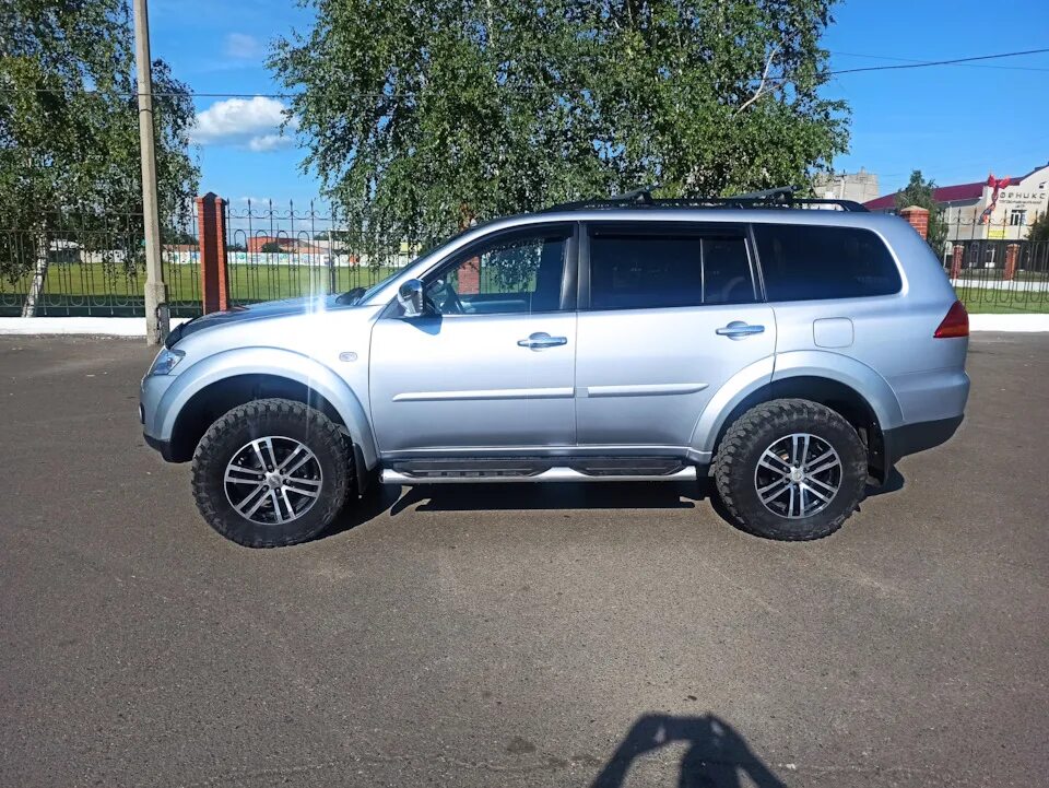 Митсубиси паджеро спорт 2 на дисках r17. Диски pajero sport 2. Диски на паджеро 4. Pajero sport 2. Диски митсубиси паджеро спорт 2.