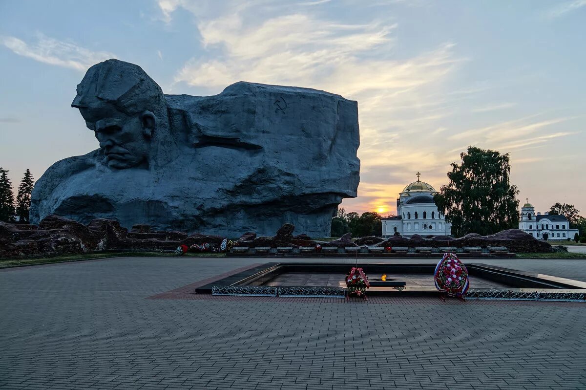 город брест мемориал. мемориальный комплекс "бресткая крепость". брестская крепость мемориальный комплекс. мемориал брестская крепость-герой. брест мемориальный комплекс.