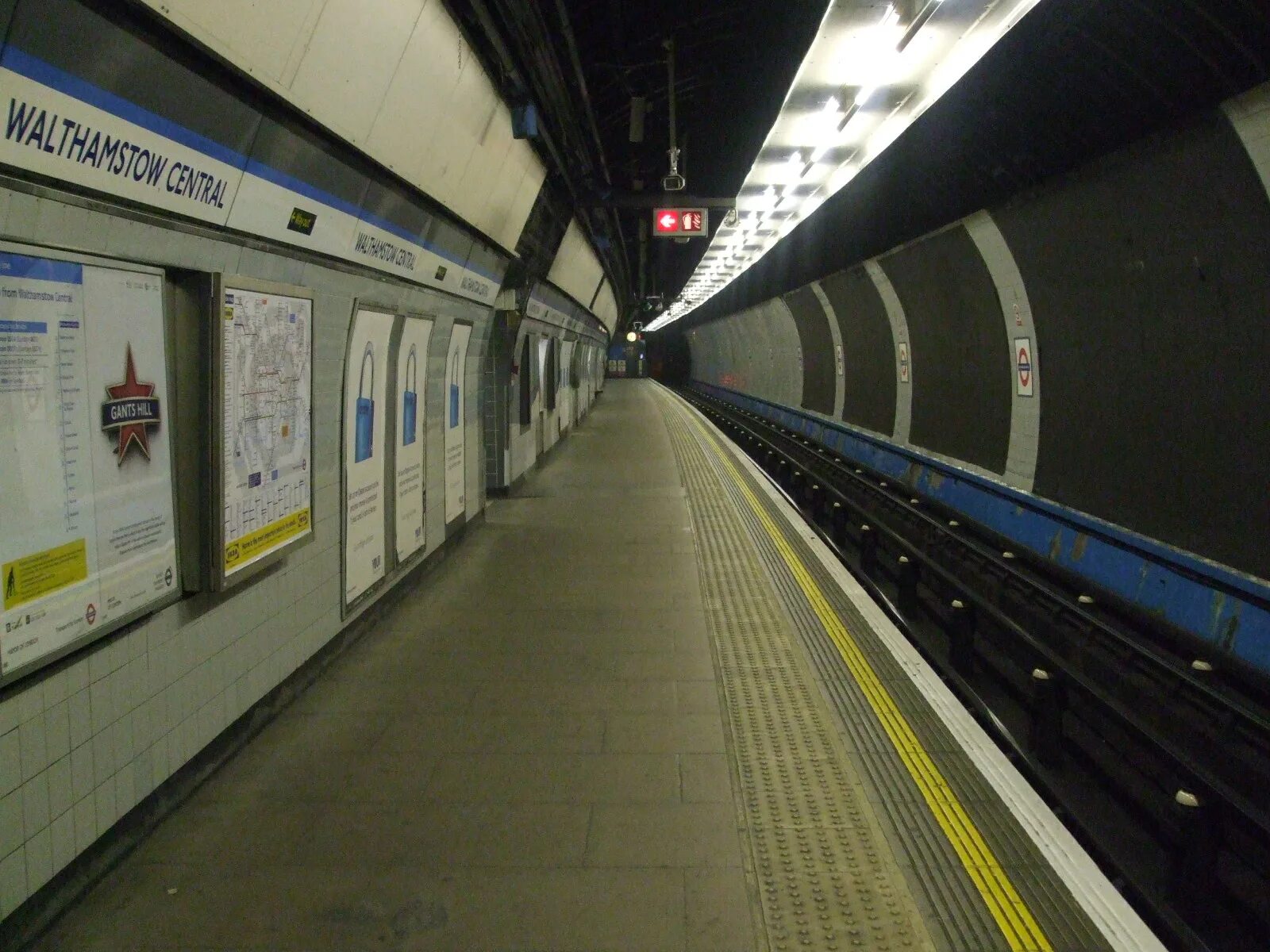 Underground line. Victoria line london underground. london metro underground victoria line. london underground walthamstow central.
