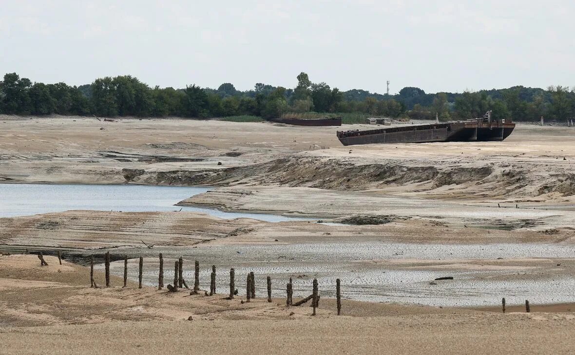 Пересохшее Каховское водохранилище. Обмелевшая Каховская ГЭС. Каховская ГЭС обмеление. Каховская ГЭС ,река обмелела.