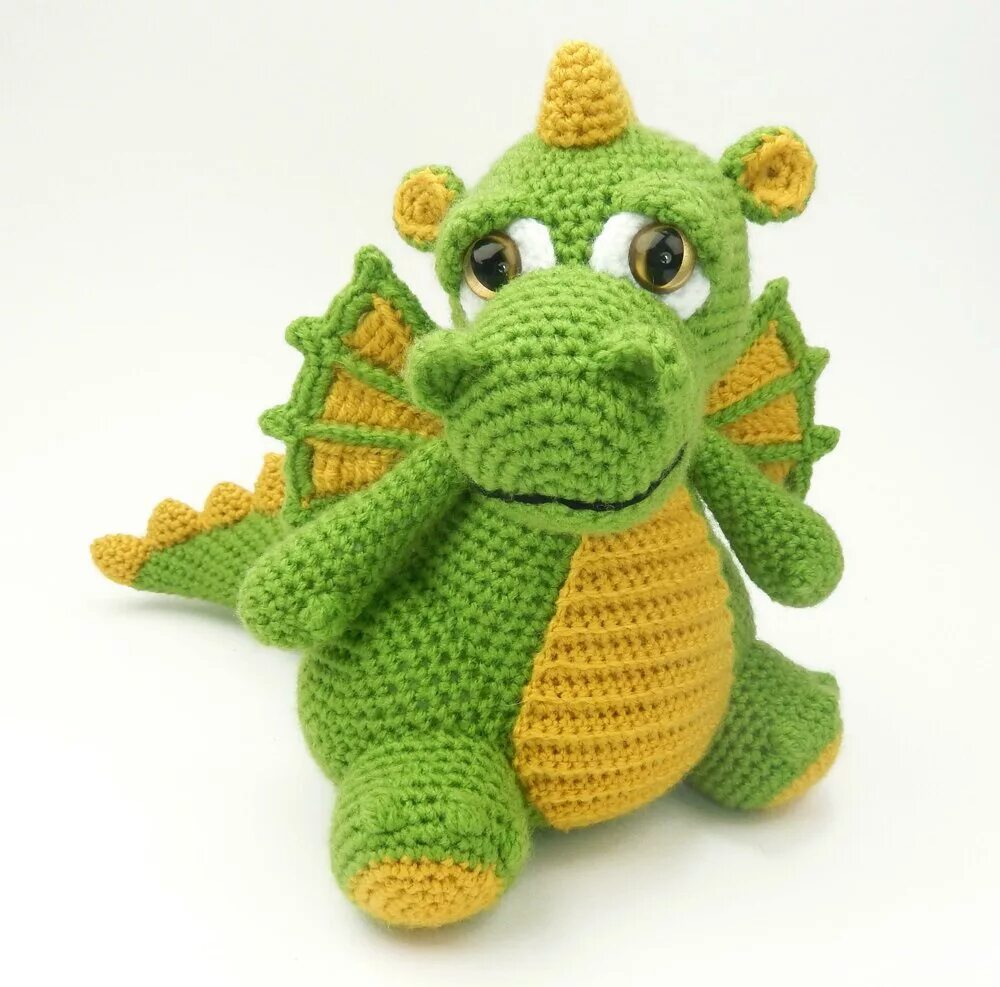 Дракон Джулия амигуруми. Амигуруми Дракоша. Дракон Дракоша амигуруми. Дракоша крючком амигуруми