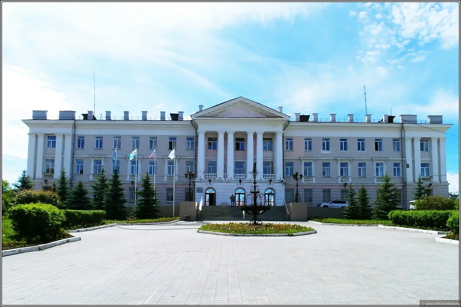 Погода на неделю ревда свердловской. Заводоуправление НЛМК Ревда. Ревда Урал. НЛМК Урал Ревда. Урал Ревда город.