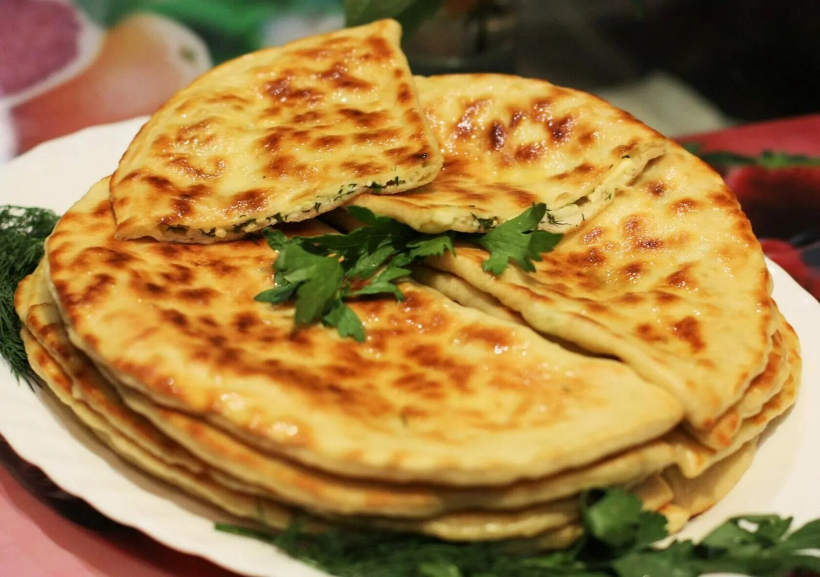 хачапури с зеленым луком. кутаб с творогом. азербайджанские кутабы. дагестанский пирог чуду. чудо сковорода.