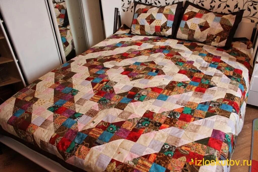 Одеяла моррисон пэчворк. Есенинское лоскутное одеяло. Лоскутное одеяло уитни отто. Край лоскутного одеяла. Край лоскутного одеяла.