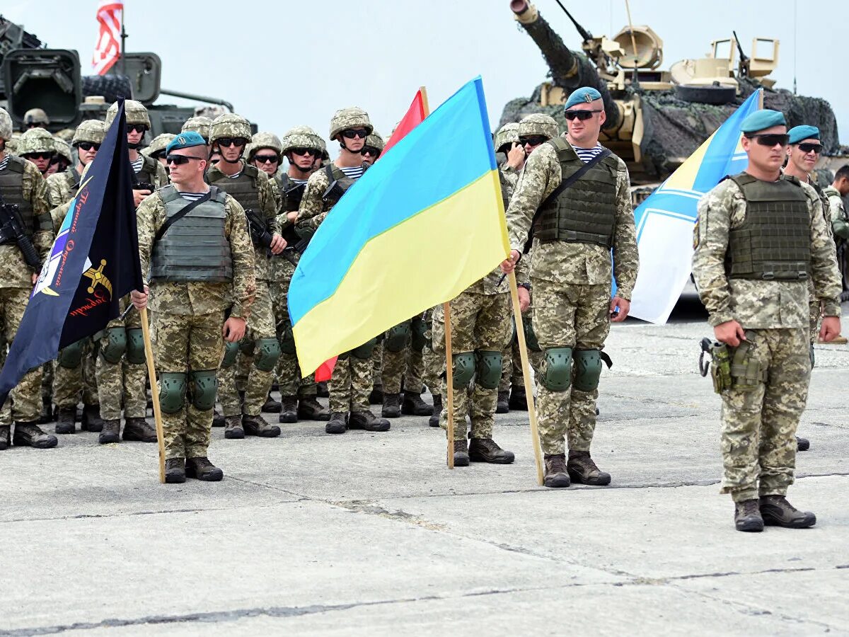 Нато в 99. Украина НАТО. Американские военные на Украине. Украинские военные НАТО. Учения НАТО на Украине.