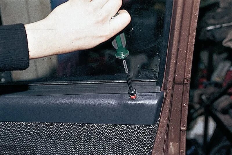 Снять заднюю дверь ваз 2110. Кнопка замка двери ваз 2110. дверь ваз 2110.
