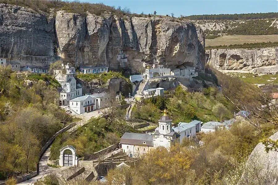 Золотое кольцо крыма. Свято-Успенский пещерный монастырь Бахчисарай. Бахчисарай Свято-Успенский монастырь фото сверху.