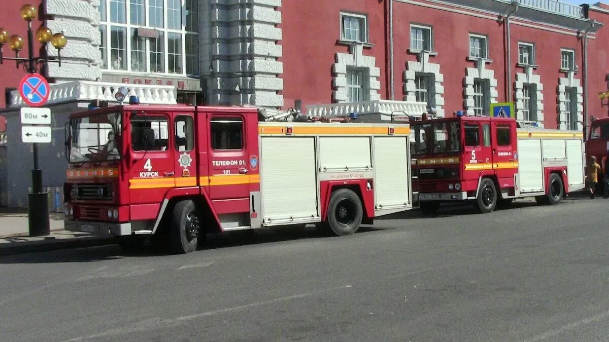 Fire. Пожарная машина едет. Пожарная машина вандерберг 1901. Пожарный автомобиль. Значок пожарной машины.