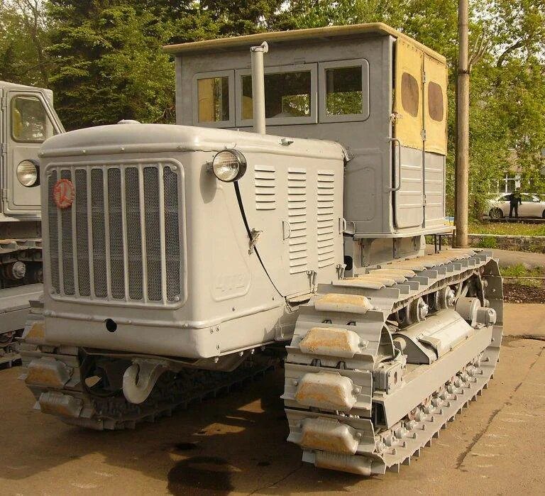 Бульдозер т 100. Бульдозер чтз т-100. сталинец-80 трактор. тракторы чтз с80, с100, т100. т-80 трактор гусеничный.