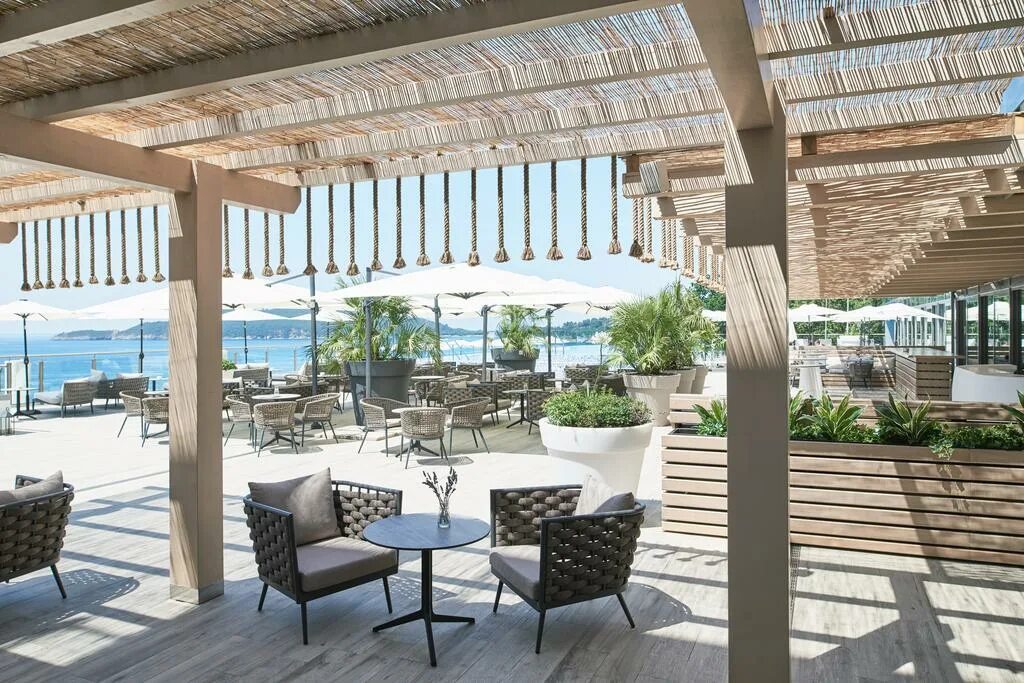 Черногория отель палинибич. Монтенегро отели. Falkensteiner hotel montenegro. Бассейн на море. Belvedere residence.