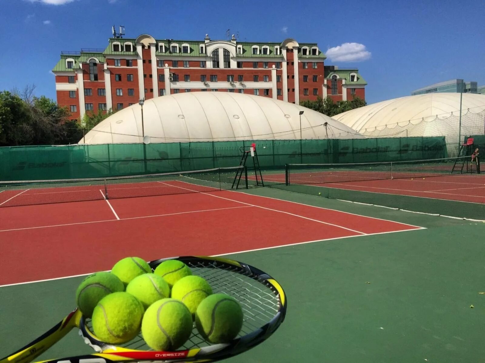 Tennis centre. Теннисный корт Жуковка. Теннисный центр Ильинское шоссе. Теннисный корт Торжковская. Парк Останкино теннисные корты.