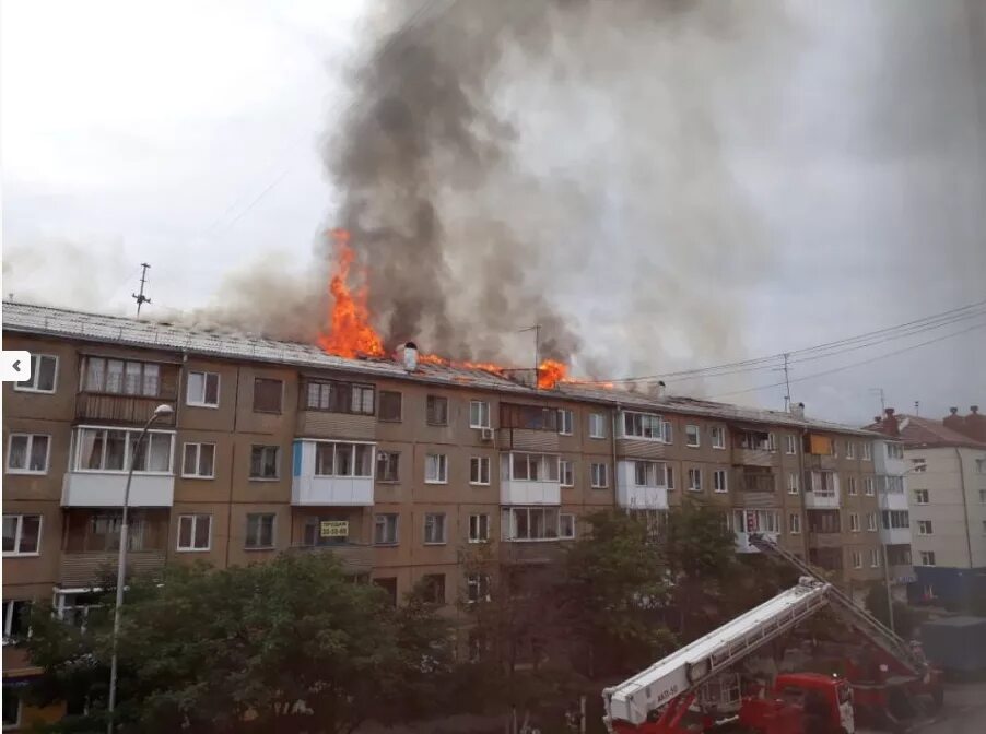 Прокопьевск пожарная 11. Пожар в прокопьевске. Мой горящий кемерово. Сгоревший автосалон хендай в кемерово фото. В новокузнецке загорелся автобус.