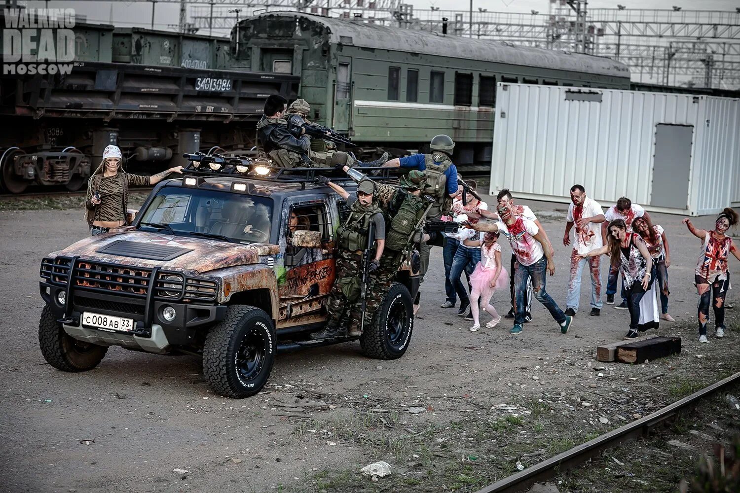 Kill car. Hummer h3 Raptor. Бронемобиль зомби апокалипсис. Хамви зомби апокалипсис. Броневик зомби апокалипсис.