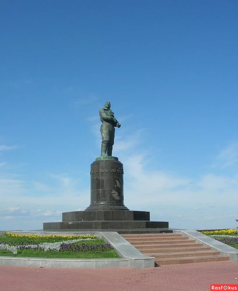 Памятник валерию чкалову нижний