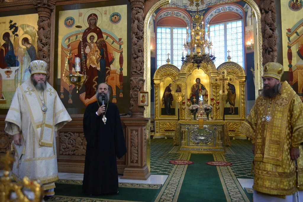 служба в храме луга. лаврентий калужский праздник. пенза богоявленский храм службы. расписание служб в храме казанской божьей матери. служба в храме луга.