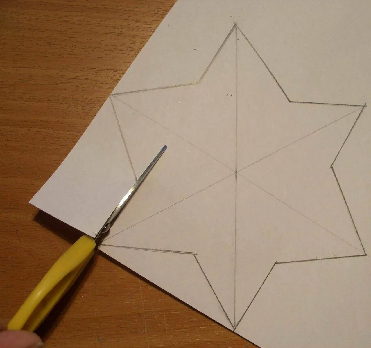 Сделать звезду из бумаги на 9. Звезда из бумаги. Объемная звезда из картона. Объемная пятиконечная звезда из бумаги. Звезда оригами объемная пятиконечная.