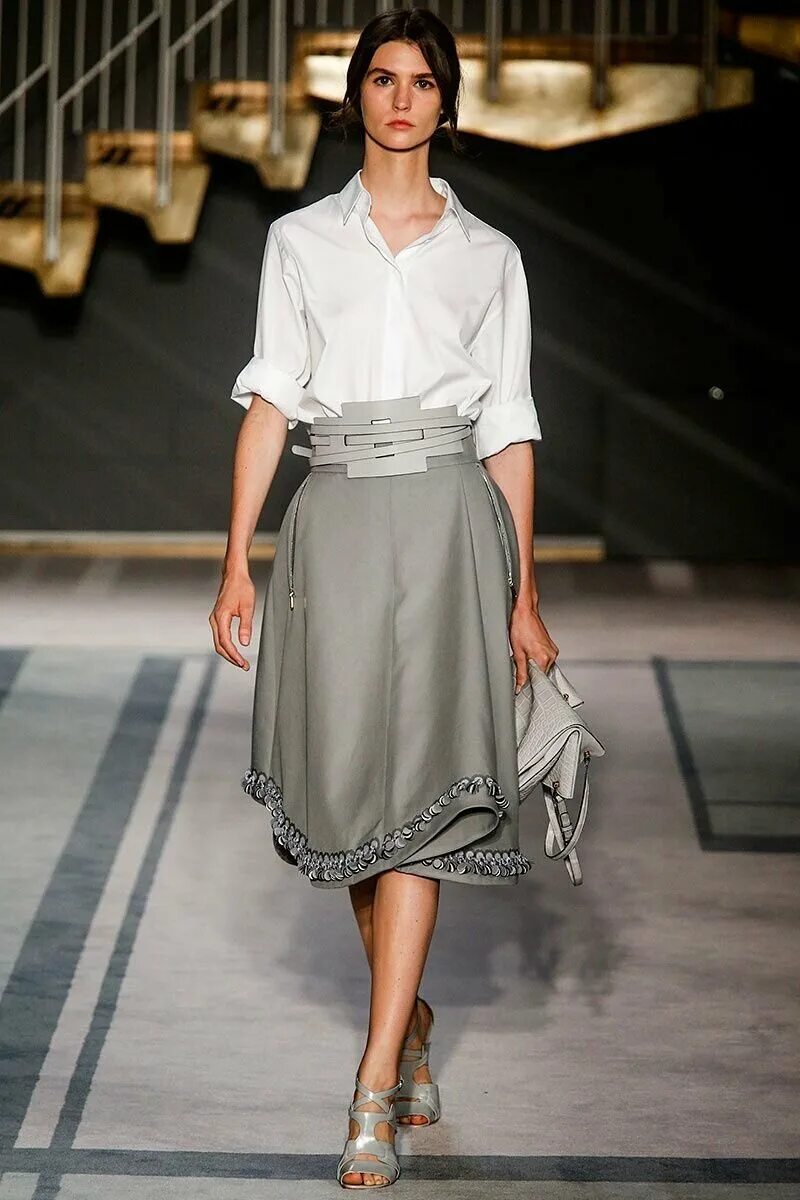 Ассиметричные платья. Трендовые юбки. Юбка модные тенденции. Модные юбки осень 2022. Тренд 2022 кристофер кейн.