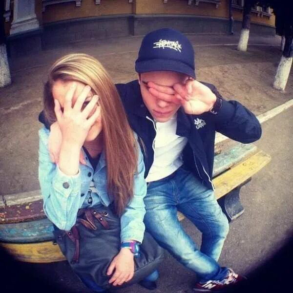 Фотосессия с лучшим другом мальчиком. Девушка на лице у парня. Подростковая влюбленность. Крутые мальчик и девочка. Девчонка т пацана.