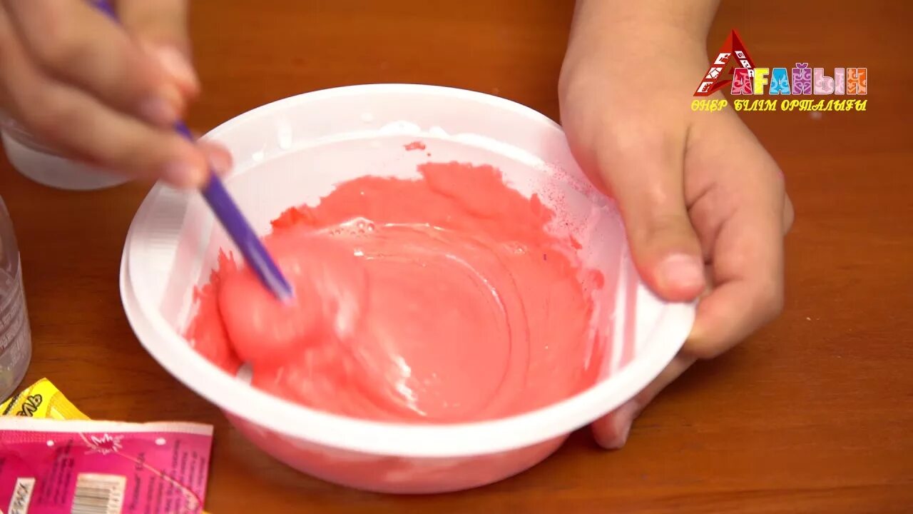 Как сделать слайм из обычного клея. Как сделать слайм из обычного клея