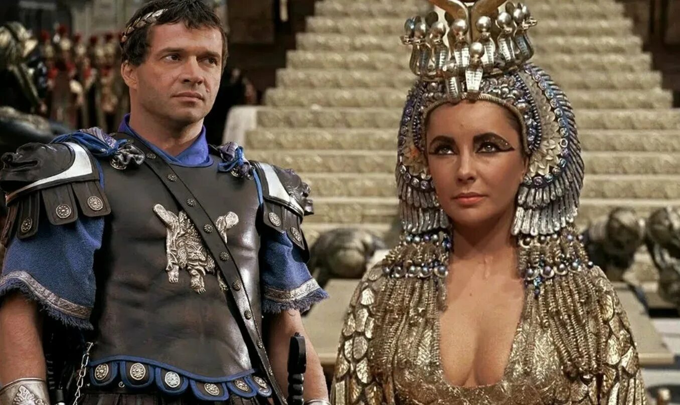 Cleopatra vs gladiator
