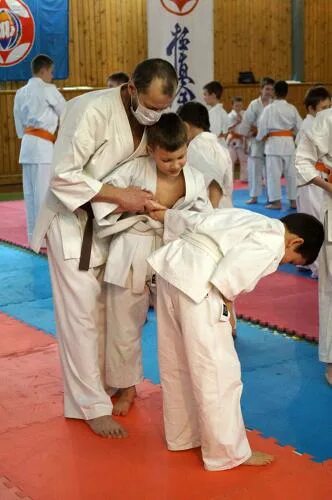 Масутацу ояма дзюдо. Учитель карате. Сенсей хидео очи. Мастера шотокан каратэ японии. Учитель по карате.