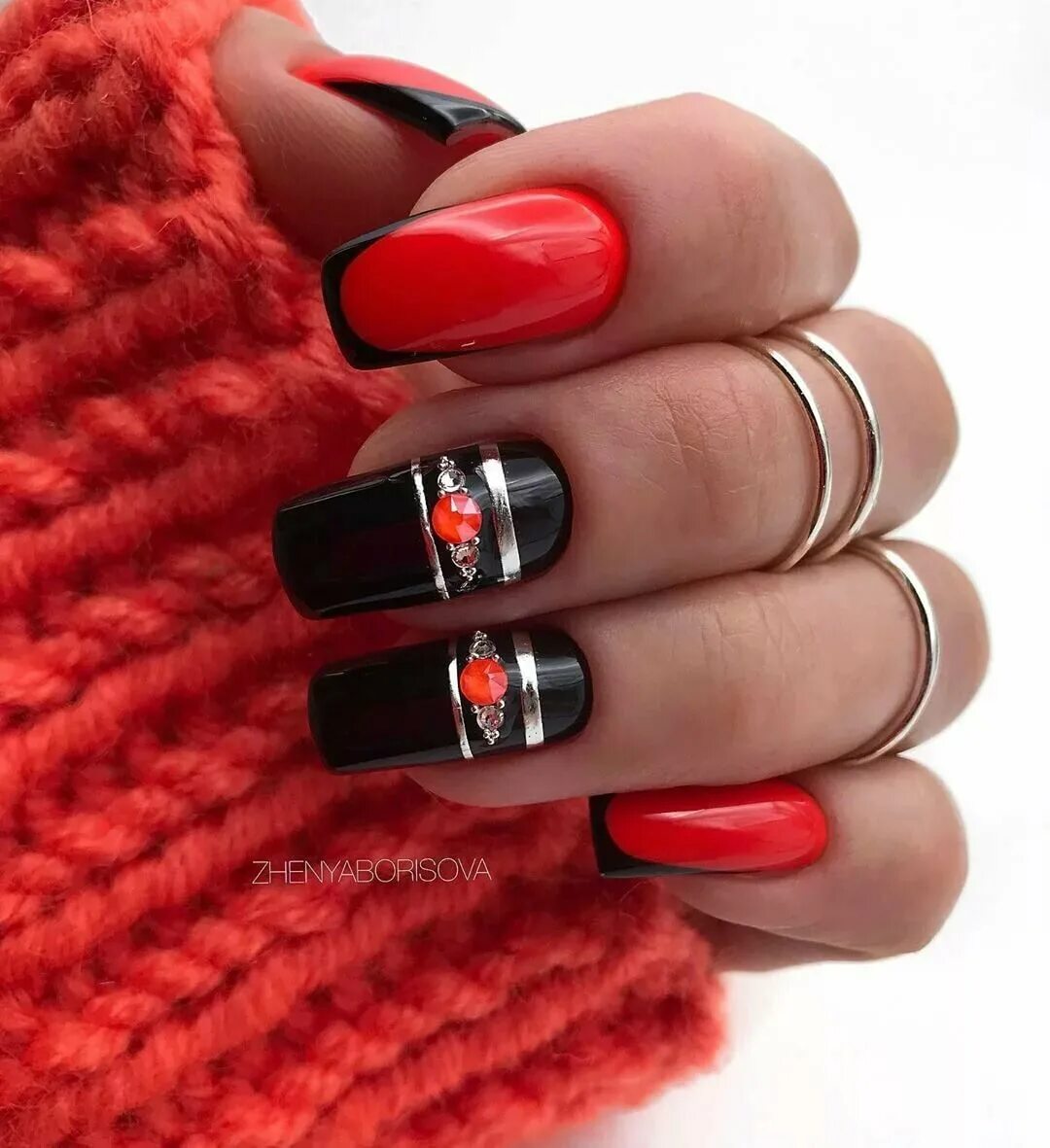 маникюр черно красный. черно красный маникюр на короткие ногти. ногти красные с черным. маникюр в черно красных тонах. красивый маникюр красный с черным.