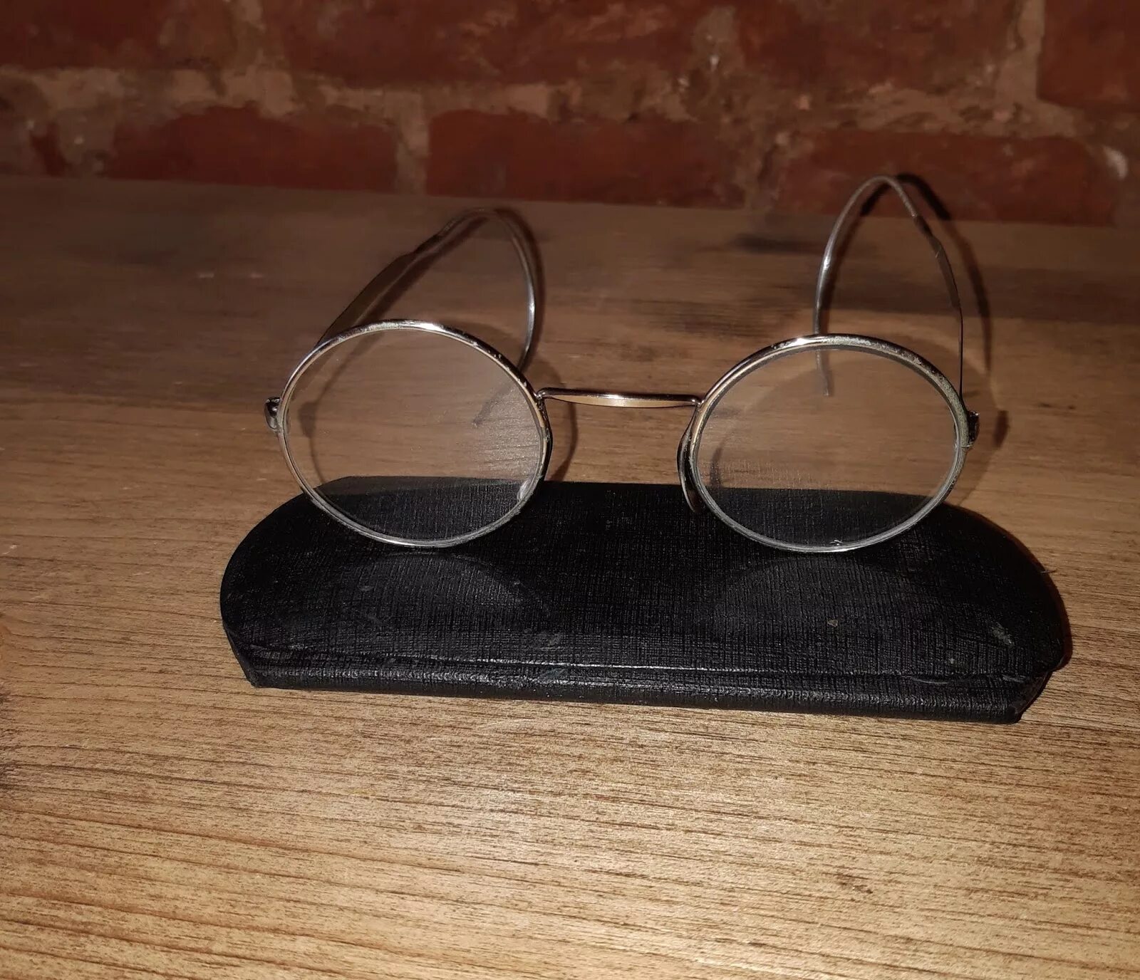 Очки для зрения с толстыми линзами. Круглые очки в роговой оправе. Очки для зрения с толстыми линзами. Узкие%20очки%20 солнцезащитные. Очки тишейды (teashades).