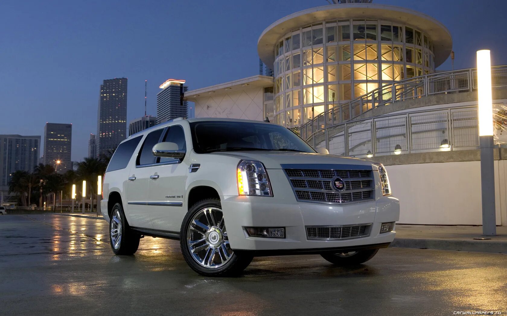 Высокие иномарки. Кадиллак Эскалейд 2014. Джип Кадиллак Эскалейд. Cadillac Escalade Platinum 2008. Кадиллак Эскалейд платинум.