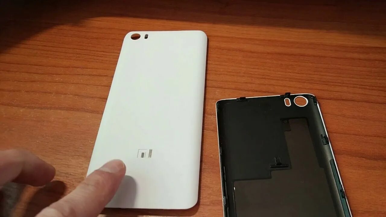 Как открыть телефон xiaomi. Редми 5а mi крышка. Xiaomi Redmi a2+крышка. Смартфон редми задняя крышка. Redmi Note 5 без задней крышки.