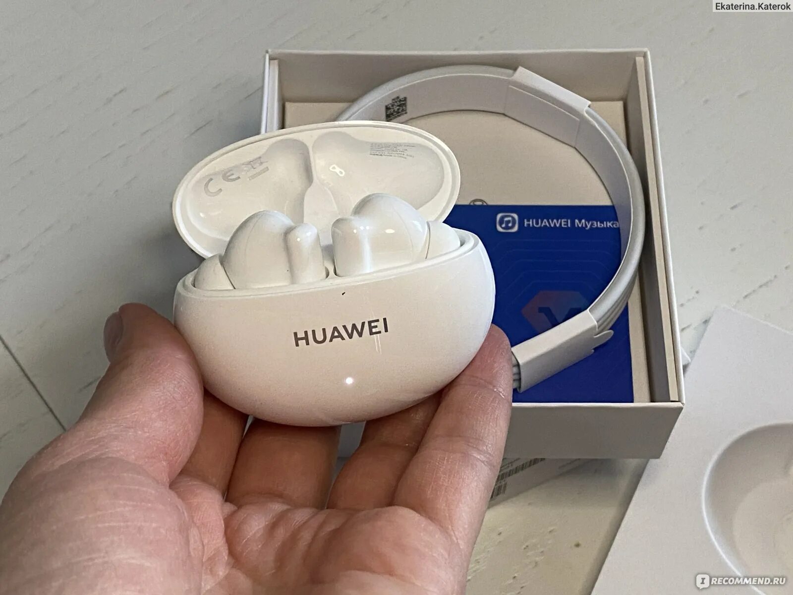 Huawei freebuds 4i крышка кейса. Зарядка от наушников Хуавей. Green Lion Earbuds g1 White. Huawei freebuds 5i.