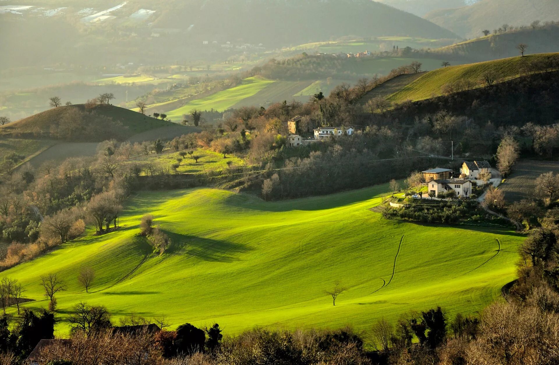 Найти холмы. Тоскана Италия. Тосканские холмы, Италия. Тоскана Италия горы. Тоскана Италия холмы пейзаж.