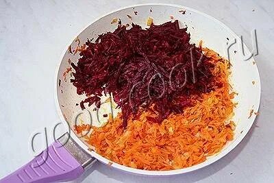 Икра и свеклы жареная с луком