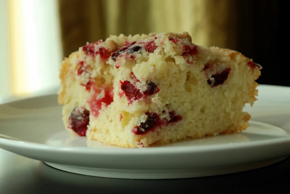 Бостонский клюквенный пирог. Пирог с клюквой и брусникой. Бостонский пирог с клюквой. Пирог с клюквой замороженной. Клюквенный торт.