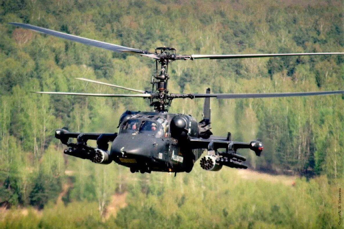 Ка фото. Ка-52 Аллигатор. Боевой вертолет ка-52 Аллигатор. Ка-52 Аллигатор чёрный. Ка-50 Аллигатор.