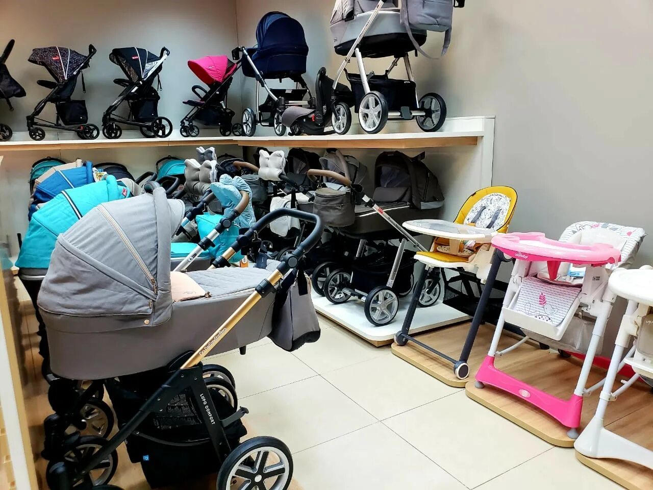 магазин склад колясок. детские коляски в магазине. коляски для детей в магазине. супермаркет детских колясок. супермаркет детских колясок.