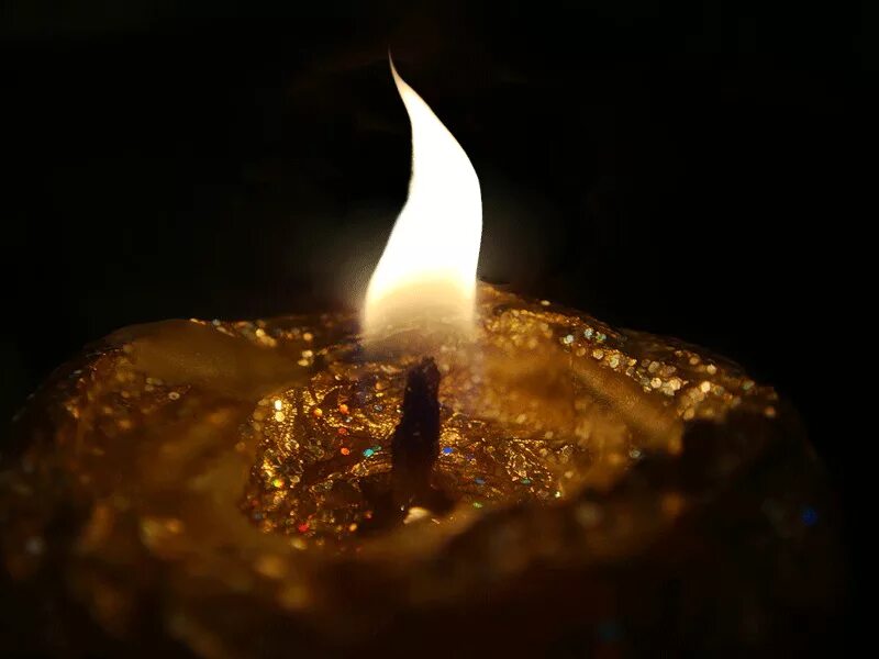 Горящая свеча. Горящие свечи. Свеча горела. Сгоревшая свеча.