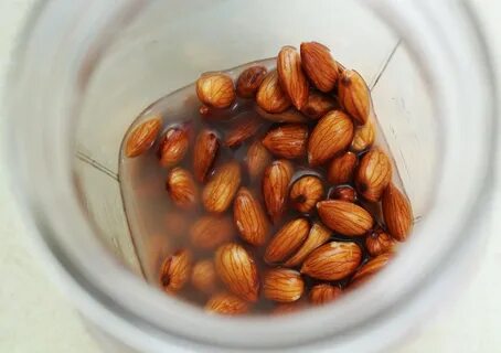 Сколько замачивать миндаль в воде