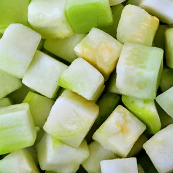 Кабачки резаные (кубики) (2. Кабачки кубик замороженный. Баклажан кубик заморозка. Заморозка резаных кубиков баклажанов. Быстрозамороженные овощи с кабачками.