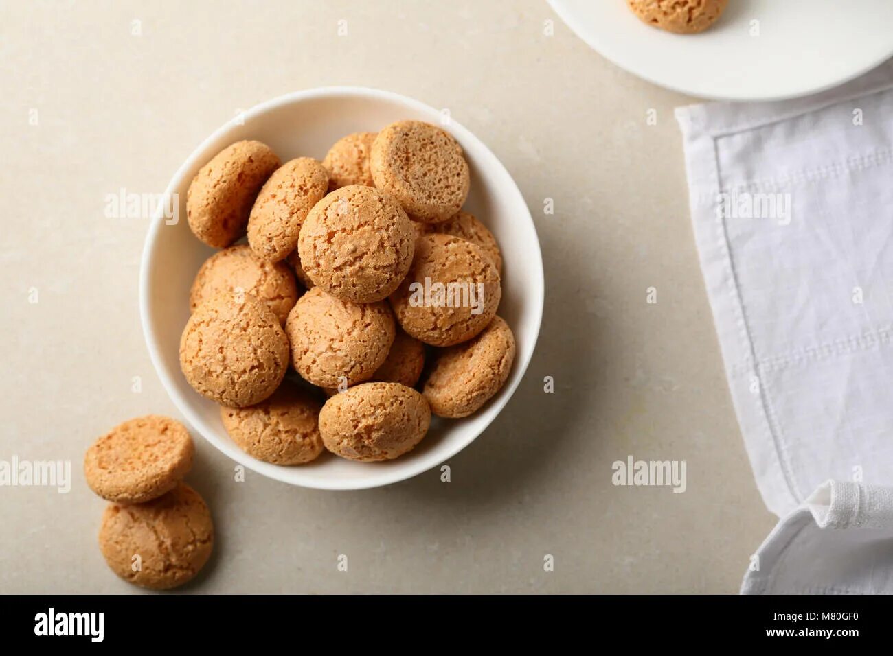 Sugar biscuits. Трюфель с кусочками печенья Амаретти. Cookie Top. Печенье Амареттини купить. Cookies in tin photo.