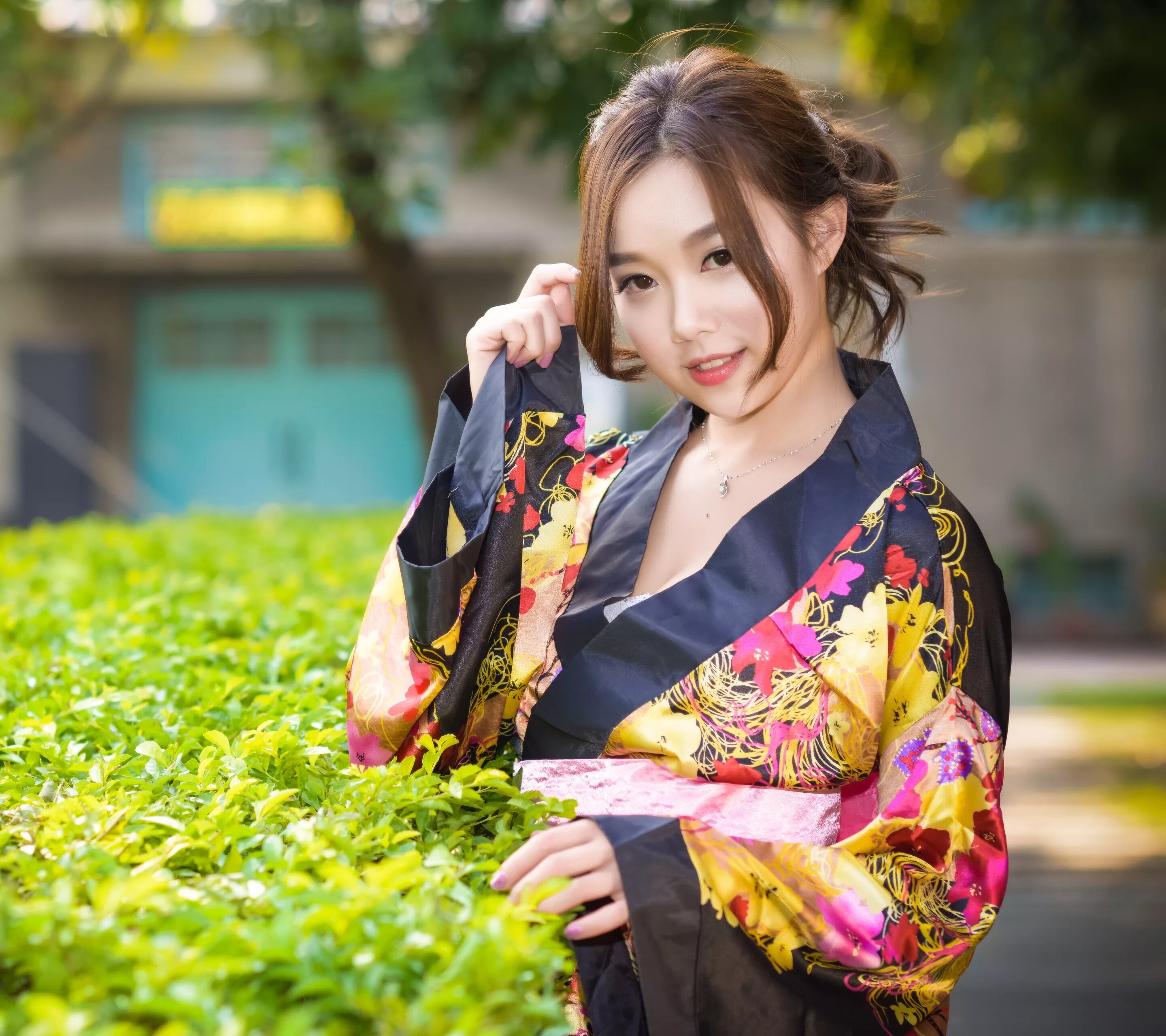 Японская девушка. Девушка в кимоно. Красивые японки в кимоно. Японская девушка в кимоно. Мод asia