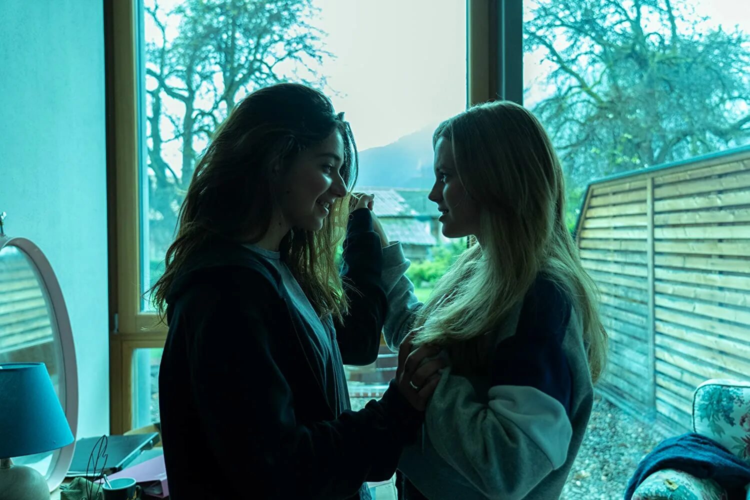 Netflix 2020. Нетфликс топ 10. Netflix 2020. Netflix 2020. Funeral home 2020 poster.