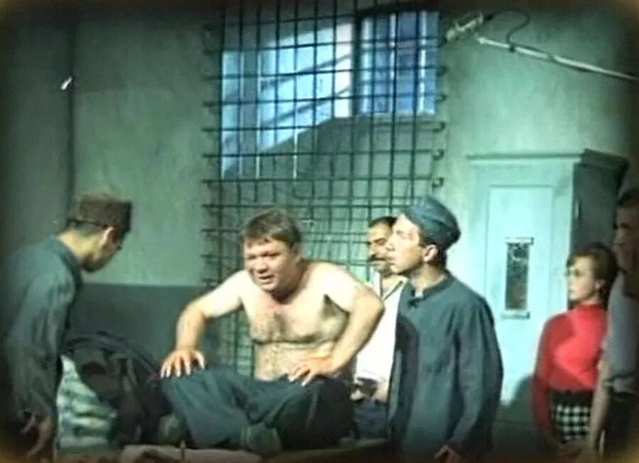 Сцена из джентльмены удачи. Джентльмены удачи 1971 доцент.