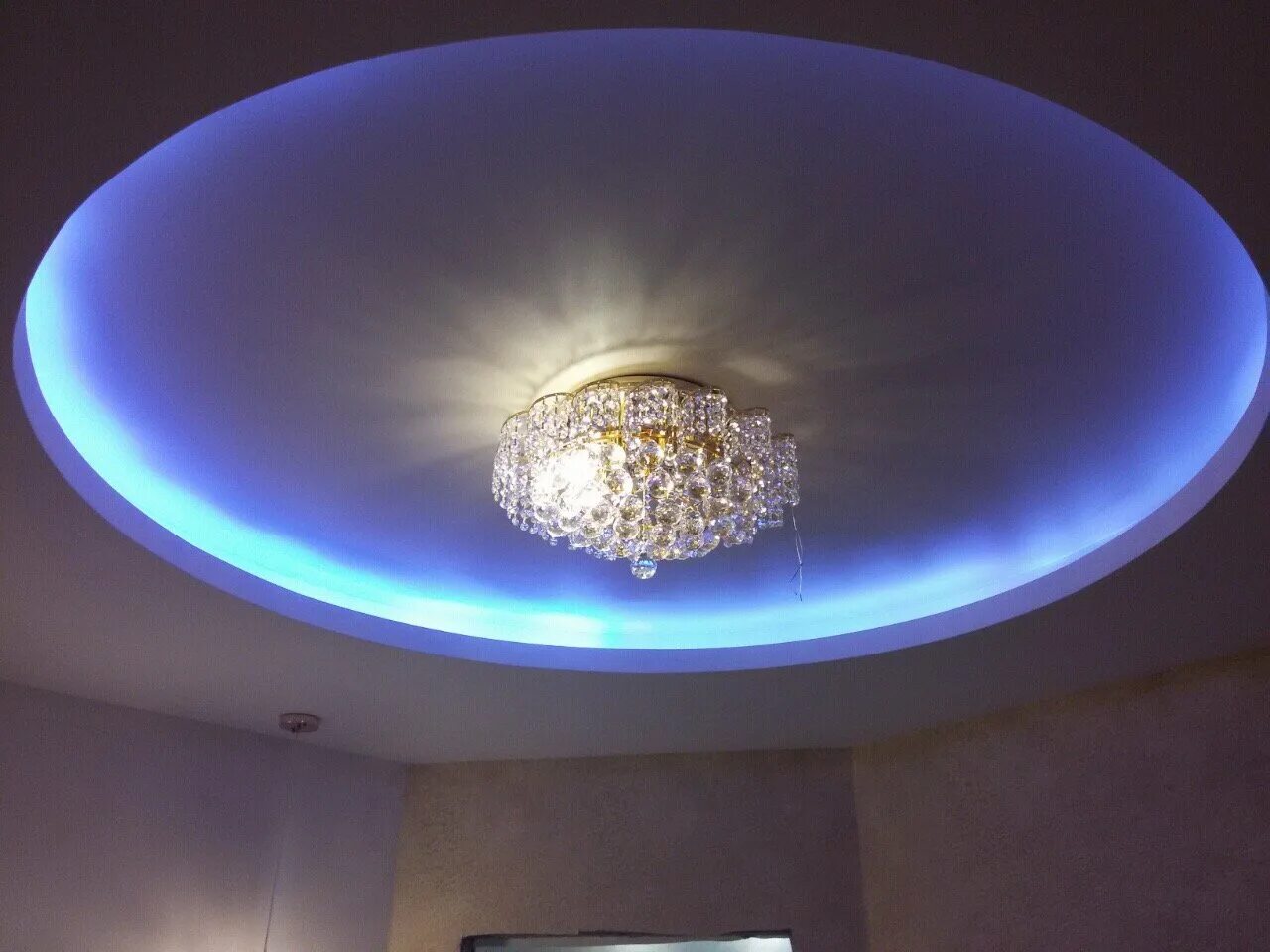 потолки из гипсокартона. центр натяжных потолков. двухуровневые натяжные потолки. центр натяжных потолков в челябинске. натяжной потолок в офисе.