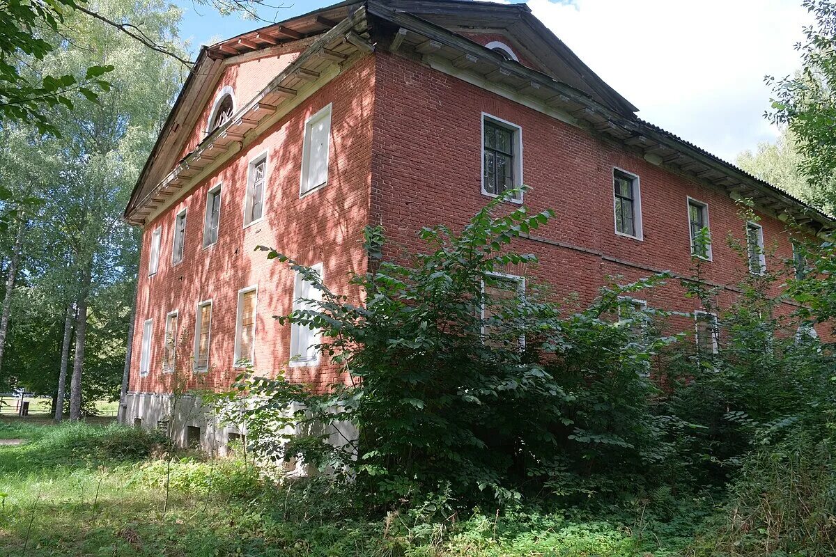 Новоселицы новгородская область. Новоселицы Новгородский район. Новоселицы. Занавешенные дома в Порецком к приезду начальства.