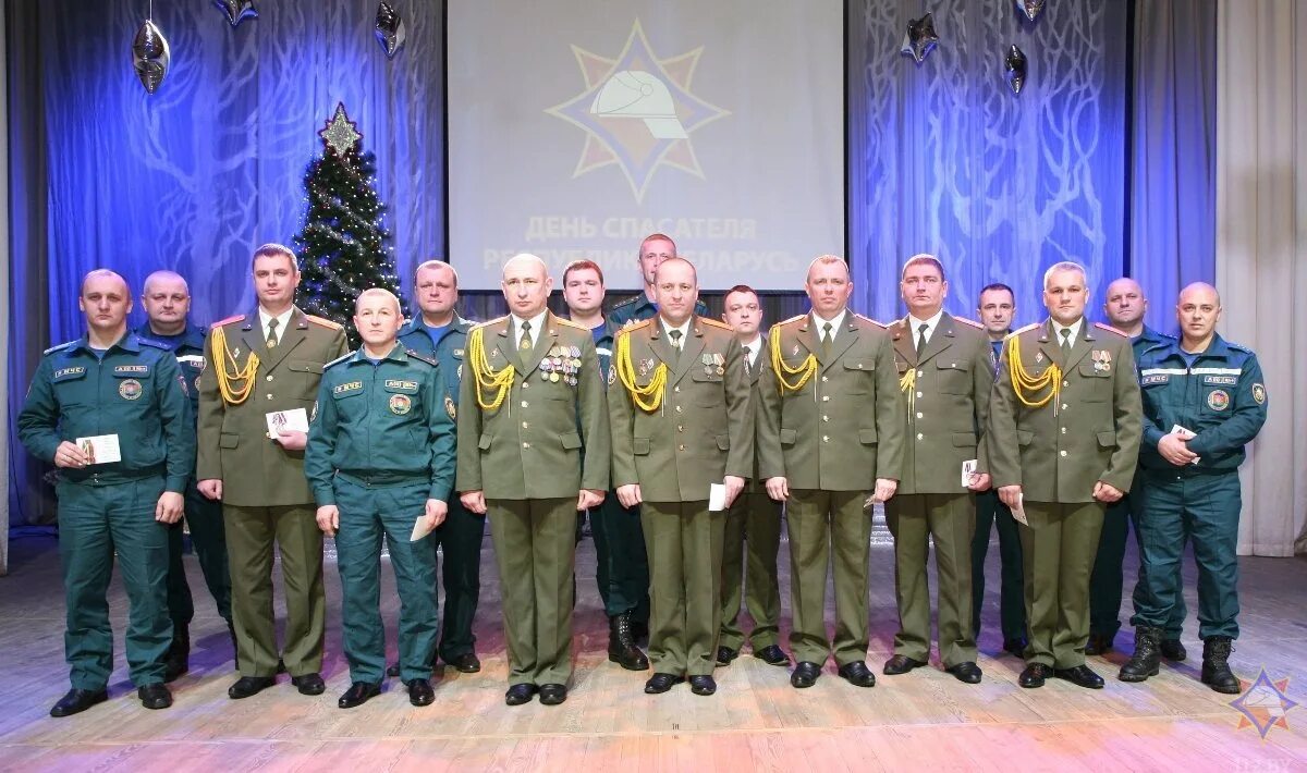 Спасатель мчс. Служба спасения в белоруссии. День спасателя в россии. С днем спасателя мчс. День спасателя – беларусь 19 января картинки.