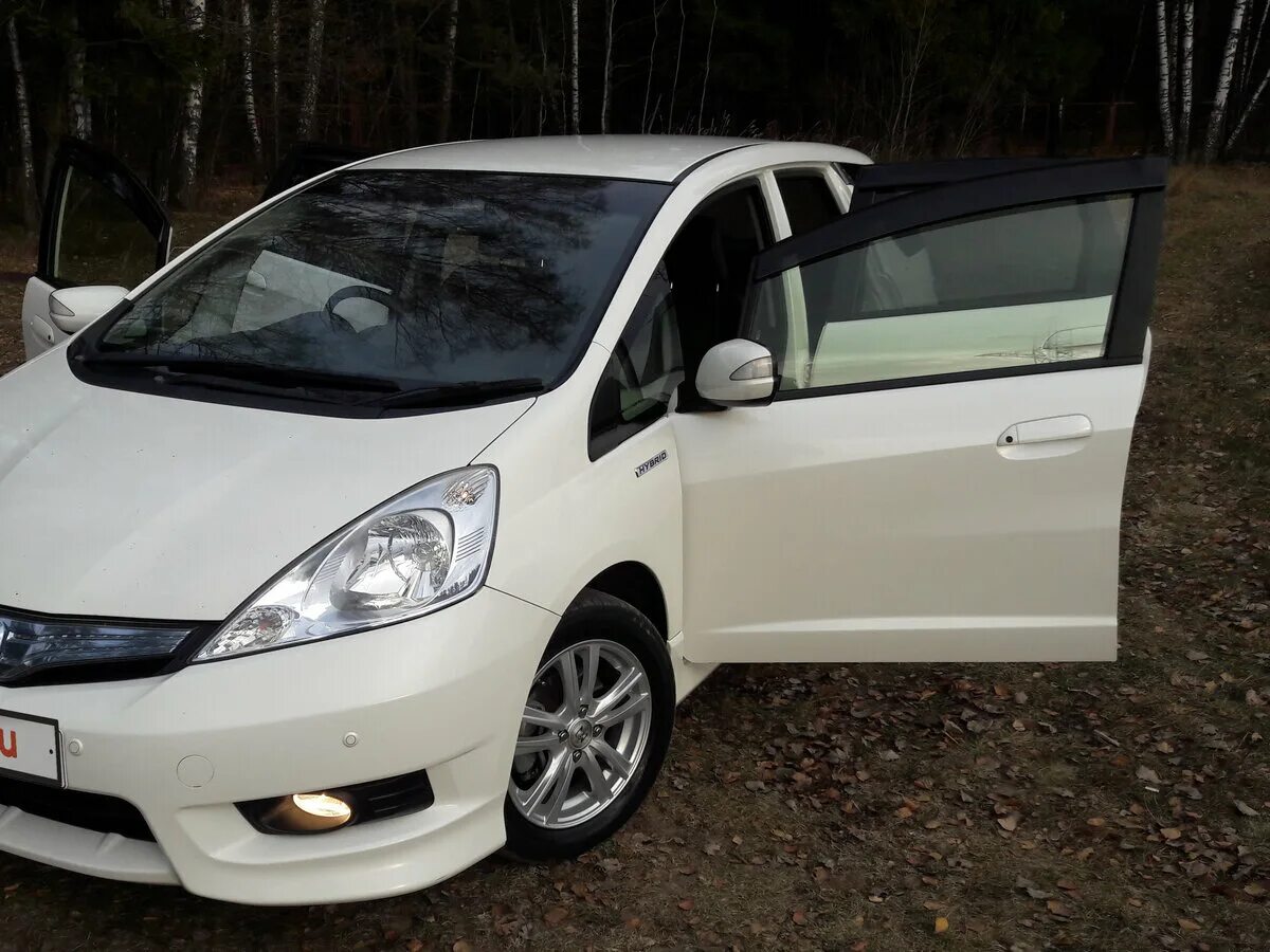 Fit shuttle hybrid. Honda Fit Shuttle Hybrid. Honda Fit Shuttle 2012. Хонда фит гибрид 2012. Хонда фит шаттл гибрид.