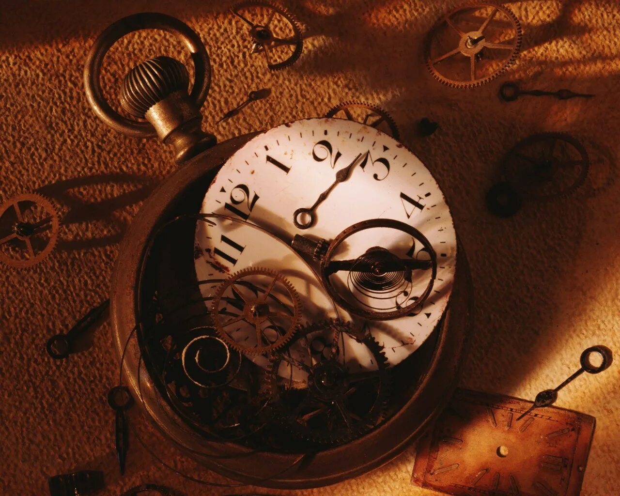 Сломанные часы можно. Старинные часы. Сломанные часы. Разбитые карманные часы. Красивые часы.
