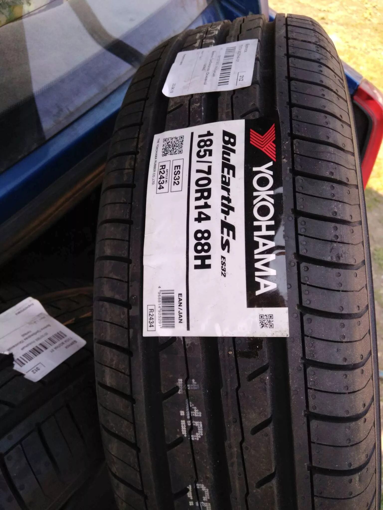 Yokohama bluearth es32 185 65 купить. Шины Yokohama es32. Yokohama BLUEARTH es32 185/70 r14 88h. 185/60r14 82h Yokohama es32. 185/65r15 88h Yokohama es32.