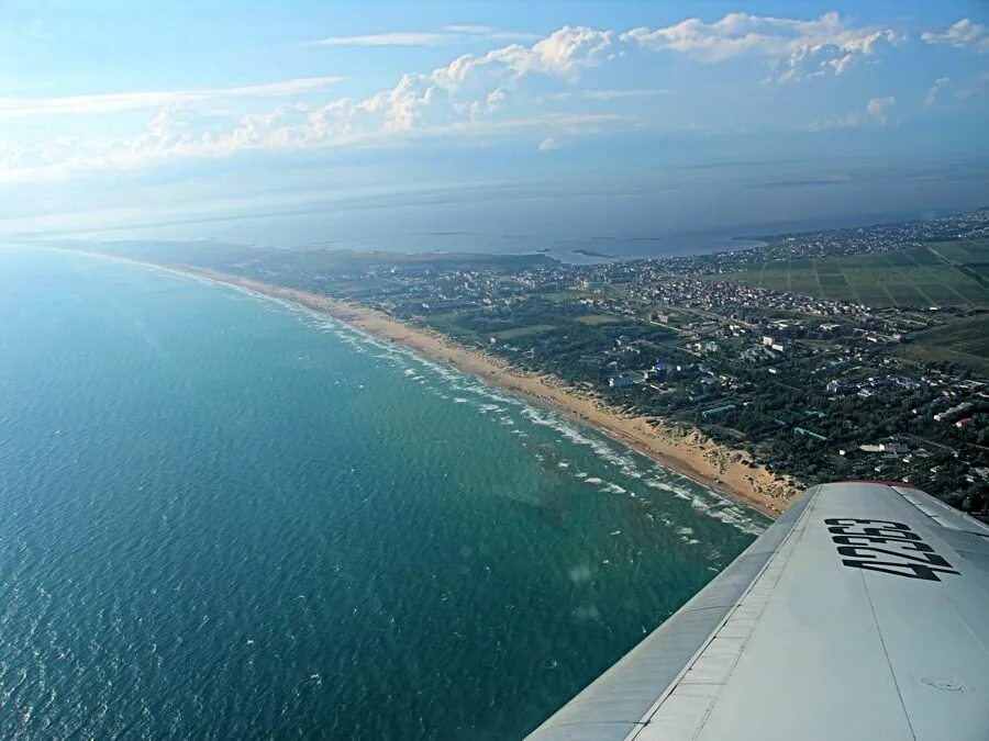 На самолете на море россия. Аэропорт Сочи Анапа. Черное море с высоты птичьего полета Сочи. Витязево с самолета. Черное море Анапа Витязево сверху с самолета.